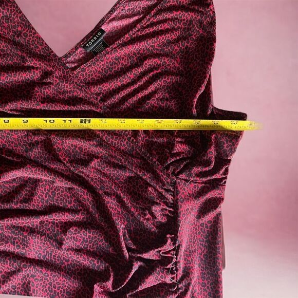 TORRID 4 l Red & Black l Animal Print l Cinched waist l Sleeveless l Blouse Top - Picture 4 of 8